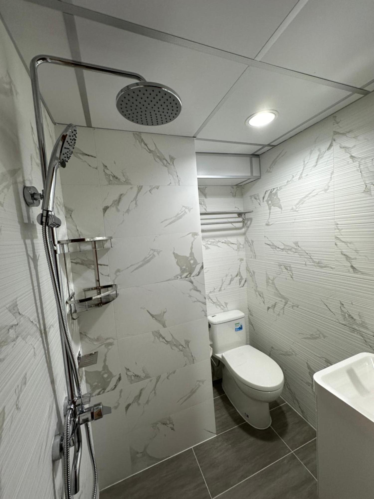 Renovated Loft Style Condo Bangkok Ngoại thất bức ảnh